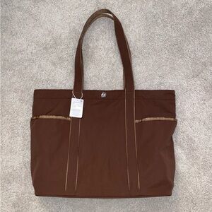 Lululemon Daily Multi Pocket Tote Lava Cake Mocha